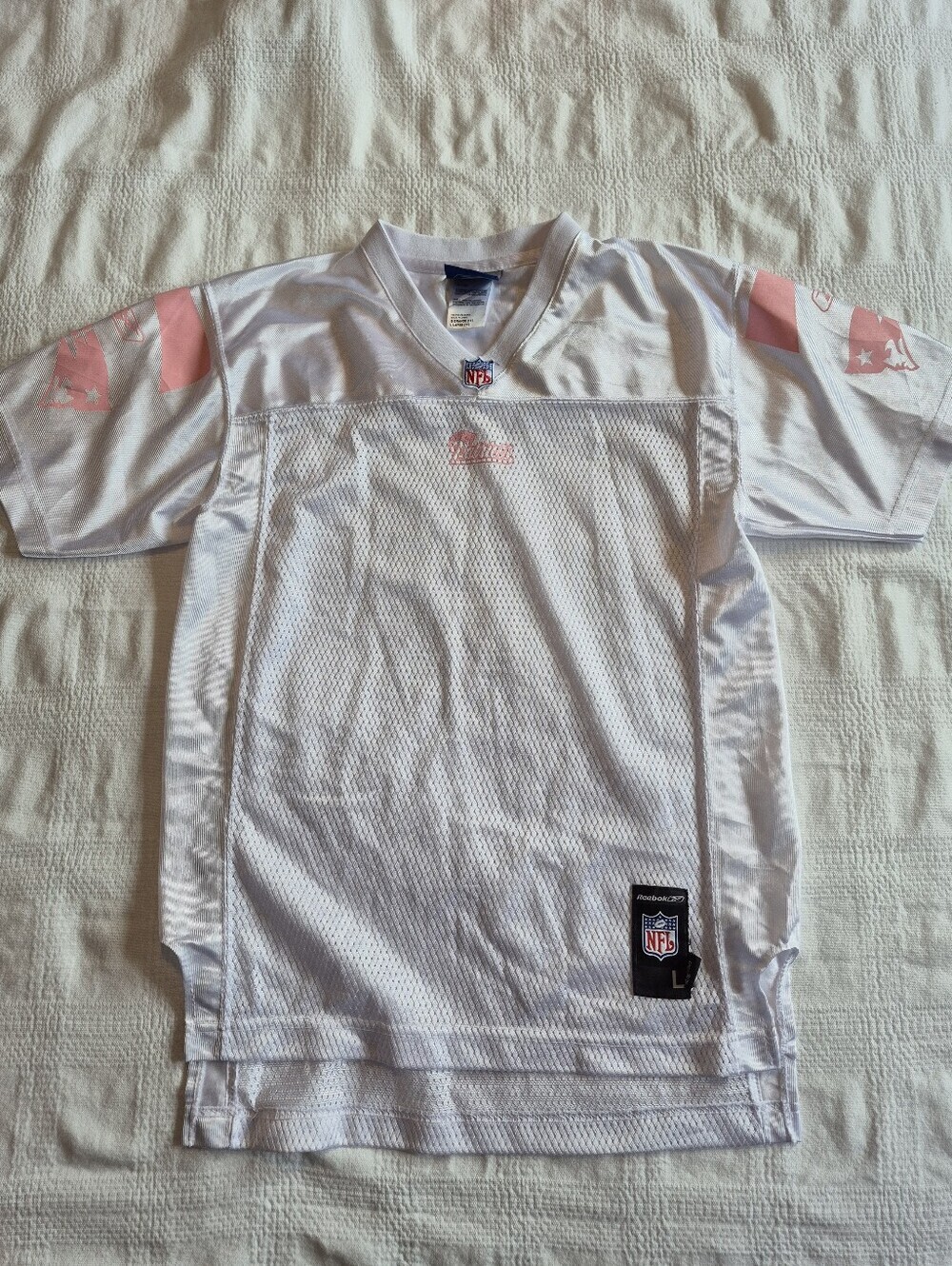 Reebok New England Patriots girls Large or 14 white shirt pink accents VGUC